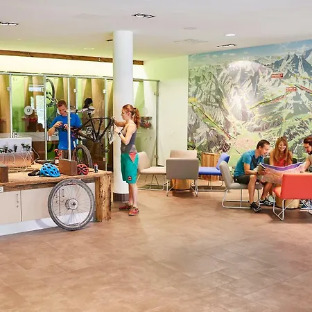 Explorer Hotel