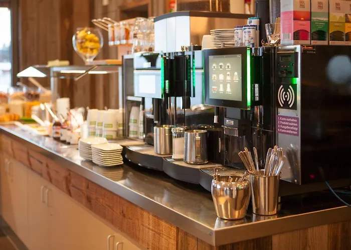 Explorer Готель