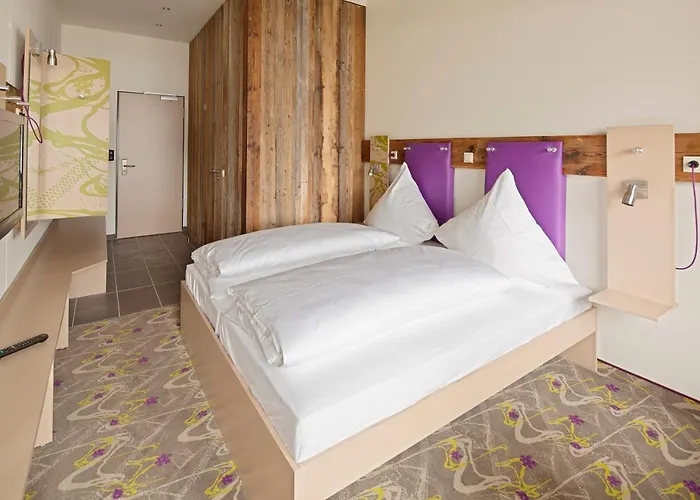 Готель Explorer 4*