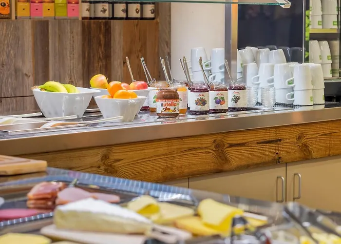 Готель Explorer 4*