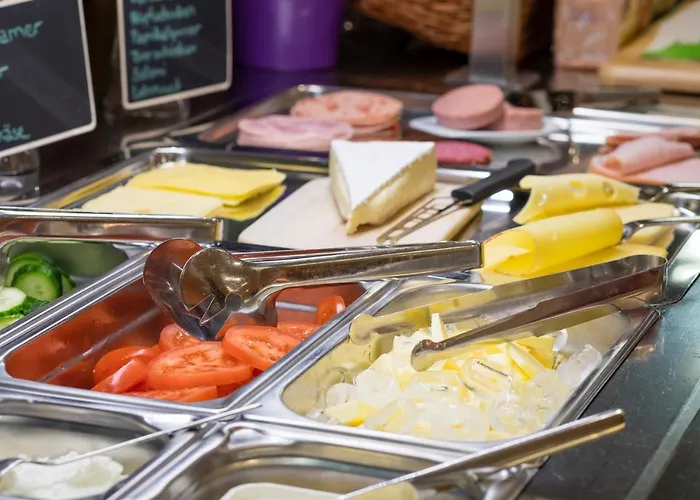 Готель Explorer