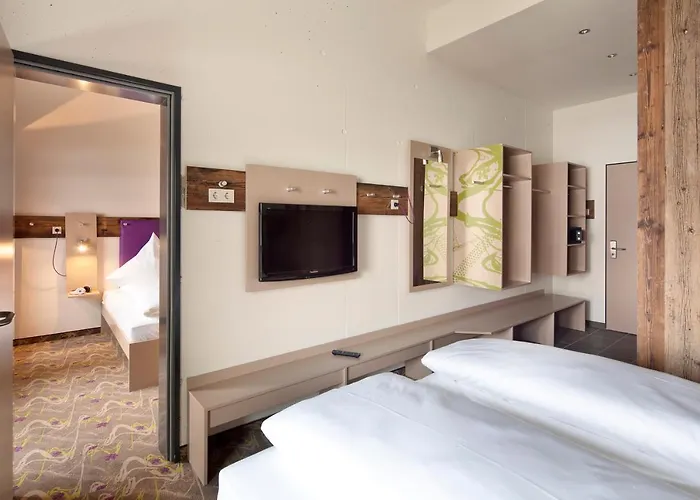 Готель Explorer 4*