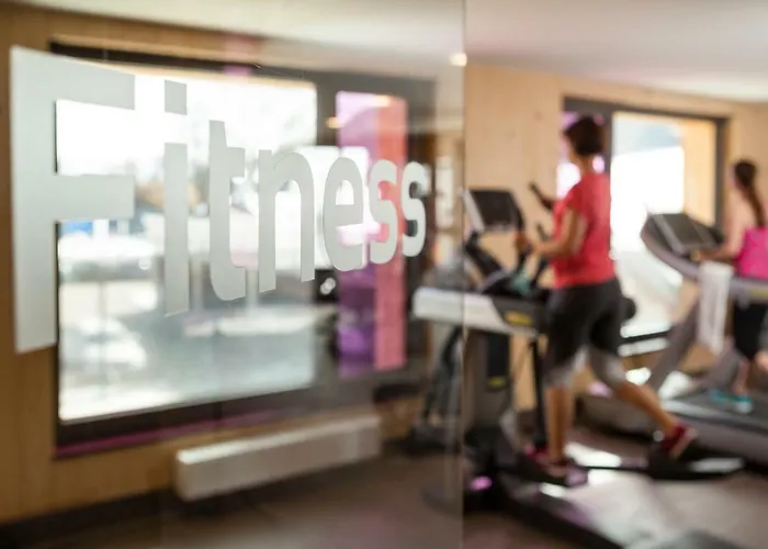 Explorer Готель 4*