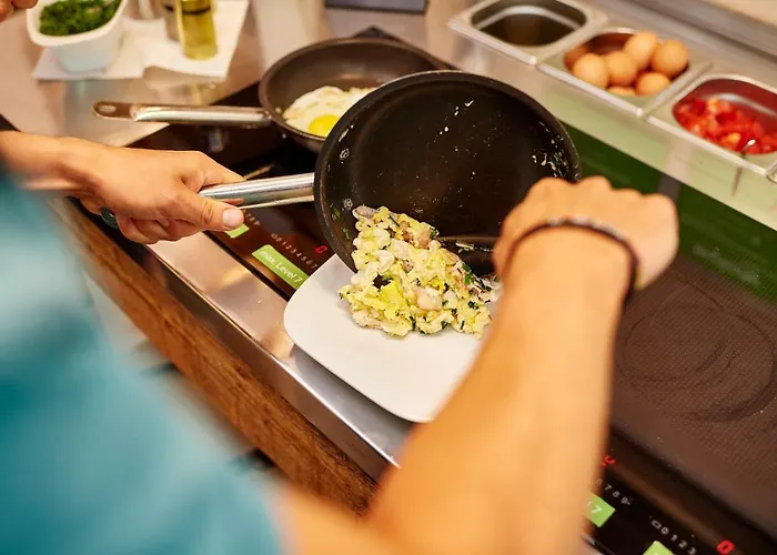 Explorer Готель 4*